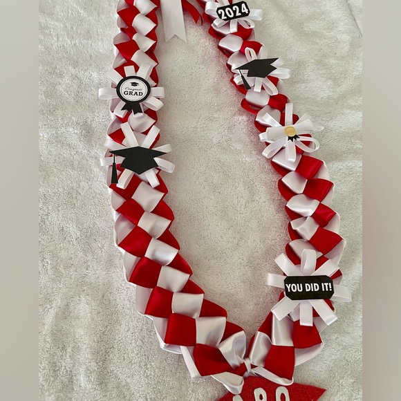 Red & White Grad Lei - Personalized With Grad Name and Year - Handmade - Picture 2 of 3